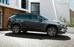 Toyota RAV4 taniej nawet o 30 tys. zł