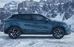 Alfa Romeo Junior Ibrida Q4 z napędem 4x4. Polskie ceny