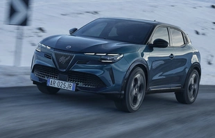 Alfa Romeo Junior Ibrida Q4 z napędem 4x4. Polskie ceny