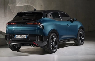 Alfa Romeo Junior Ibrida Q4 z napędem 4x4. Polskie ceny