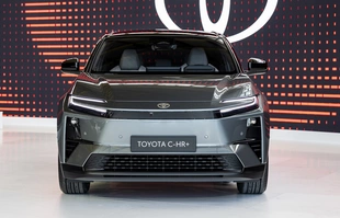 Toyota C-HR+. Podobna nazwa, inny samochód