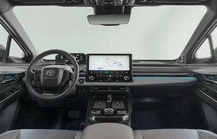 Toyota C-HR+. Podobna nazwa, inny samochód