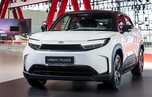 Toyota Urban Cruiser wraca. Teraz to auto elektryczne