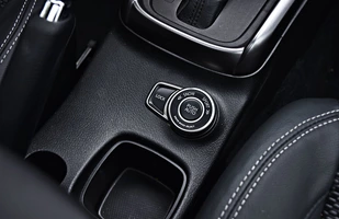 Suzuki S-Cross 1.5 DualJet 2025 | Tradycyjne podejście do nowoczesności