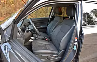 Suzuki Vitara 1.4 BoosterJet 2025 - ani myśli zejść ze sceny