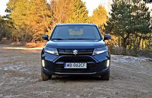 Suzuki Vitara 1.5 DualJet Hybrid 2025 | Wyróżnia się na tle rywali