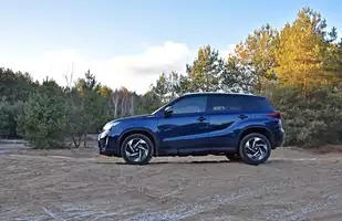 Suzuki Vitara 1.5 DualJet Hybrid 2025 | Wyróżnia się na tle rywali