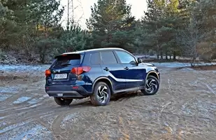 Suzuki Vitara 1.5 DualJet Hybrid 2025 | Wyróżnia się na tle rywali