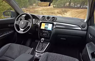 Suzuki Vitara 1.5 DualJet Hybrid 2025 | Wyróżnia się na tle rywali
