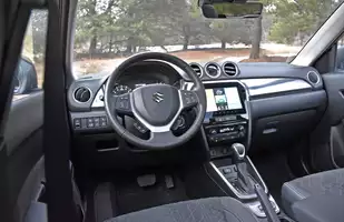 Suzuki Vitara 1.5 DualJet Hybrid 2025 | Wyróżnia się na tle rywali
