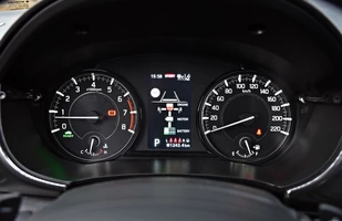 Suzuki Vitara 1.5 DualJet Hybrid 2025 | Wyróżnia się na tle rywali