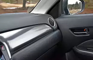 Suzuki Vitara 1.5 DualJet Hybrid 2025 | Wyróżnia się na tle rywali