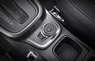 Suzuki Vitara 1.5 DualJet Hybrid 2025 | Wyróżnia się na tle rywali