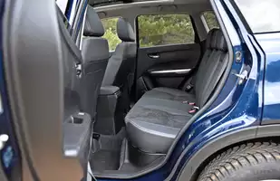 Suzuki Vitara 1.5 DualJet Hybrid 2025 | Wyróżnia się na tle rywali