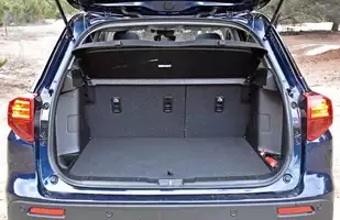 Suzuki Vitara 1.5 DualJet Hybrid 2025 | Wyróżnia się na tle rywali