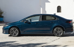 Ostatni moment zakup benzynowej Toyoty Corolli