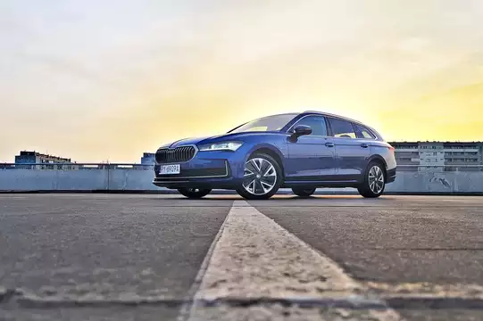 Skoda Superb PHEV Kombi | Ponad 100 km “na prądzie”