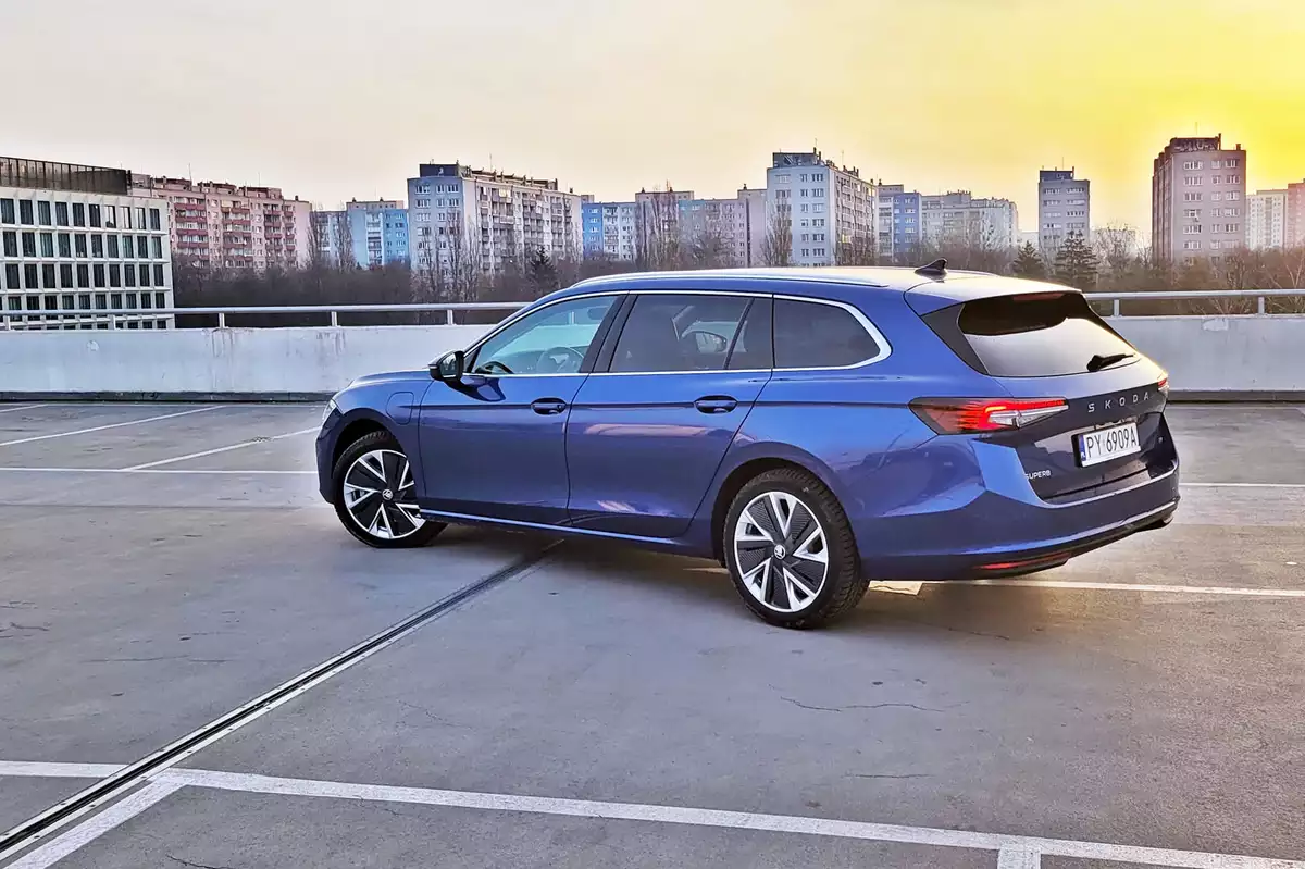 Skoda Superb PHEV Kombi | Ponad 100 km “na prądzie”