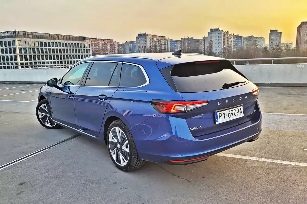 Skoda Superb PHEV Kombi | Ponad 100 km “na prądzie”