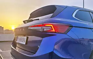 Skoda Superb PHEV Kombi | Ponad 100 km “na prądzie”