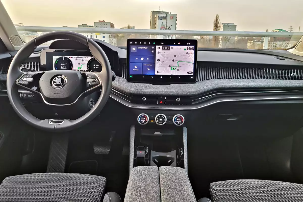 Skoda Superb PHEV Kombi | Ponad 100 km “na prądzie”