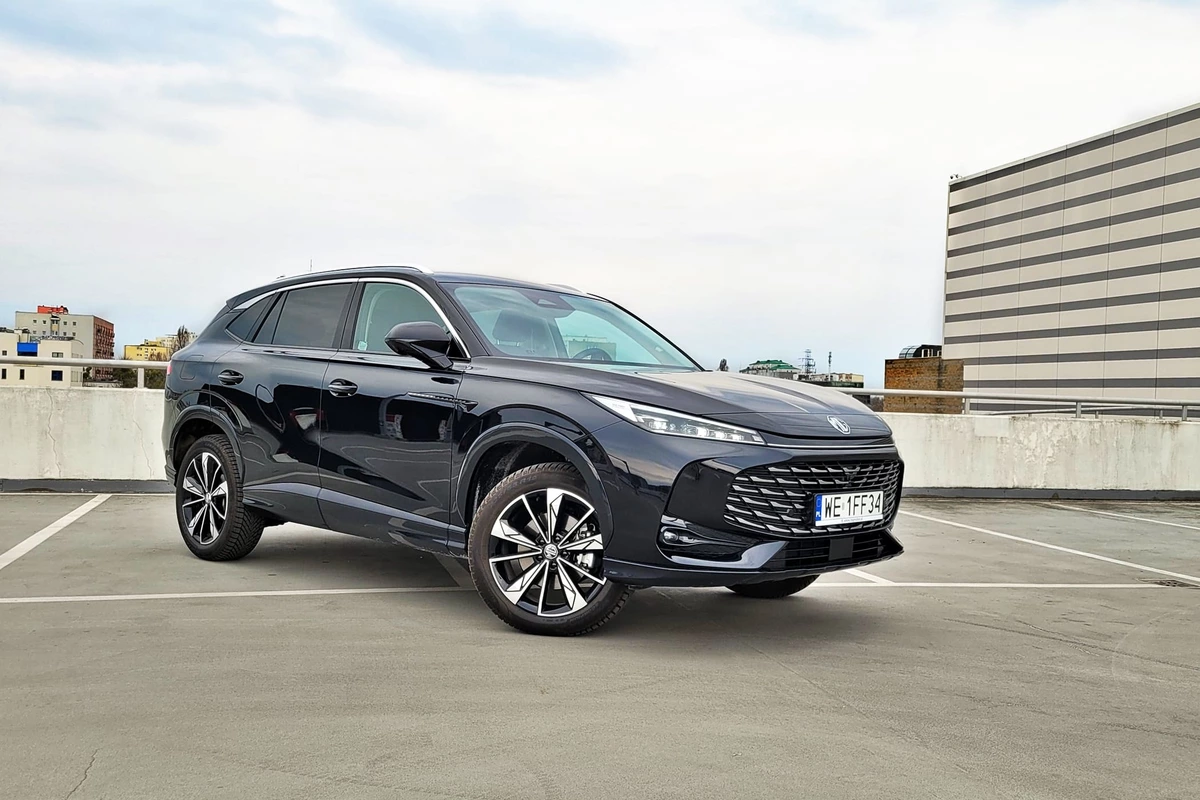 MG HS Excite | Wejście z przytupem
