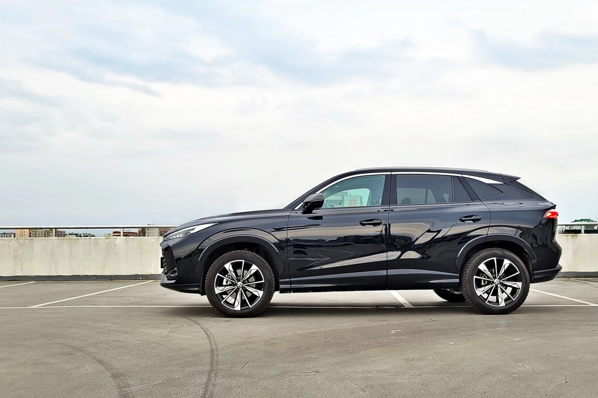 MG HS Excite | Wejście z przytupem