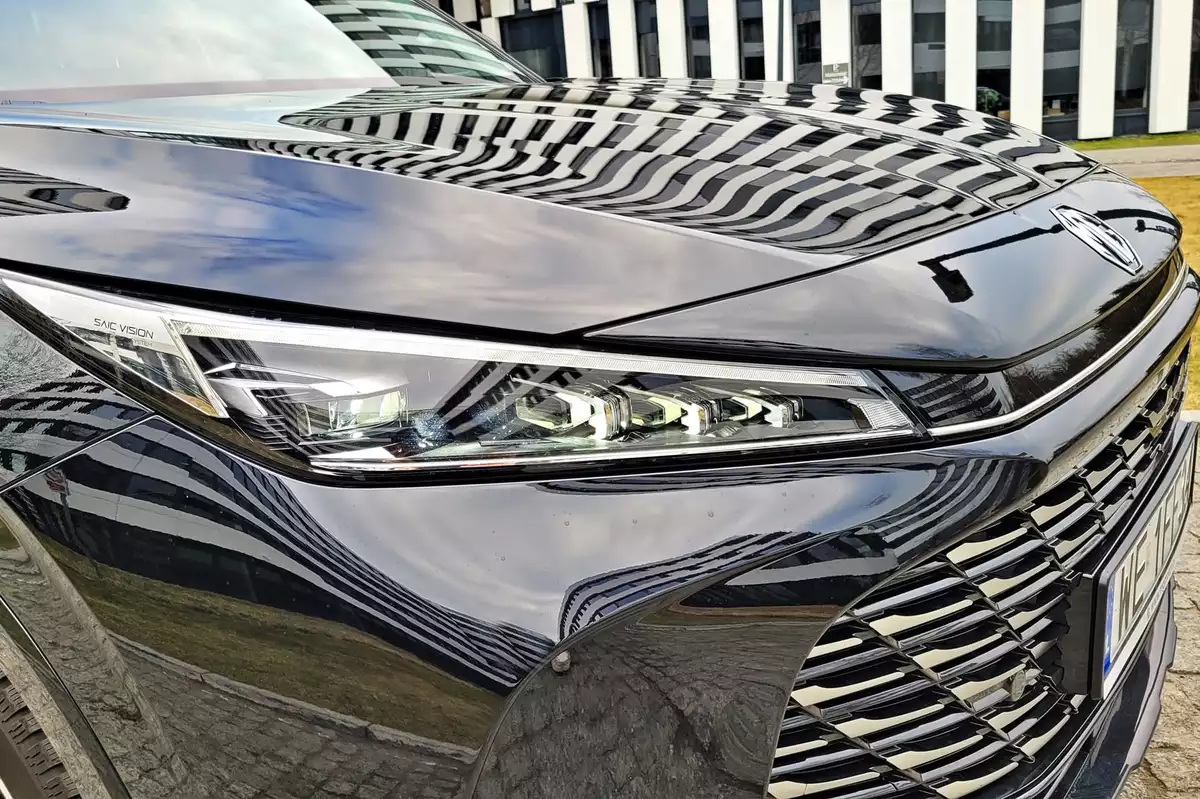 MG HS Excite | Wejście z przytupem