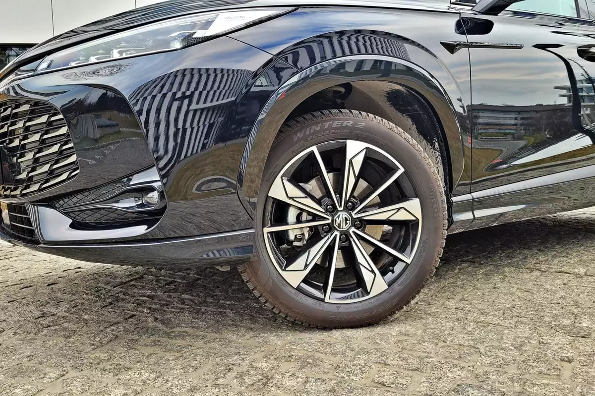 MG HS Excite | Wejście z przytupem
