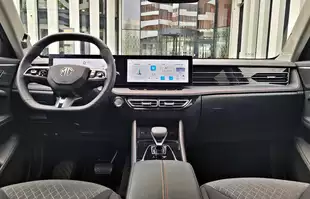 MG HS Excite | Wejście z przytupem