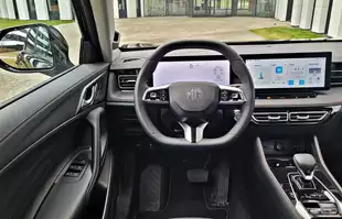 MG HS Excite | Wejście z przytupem