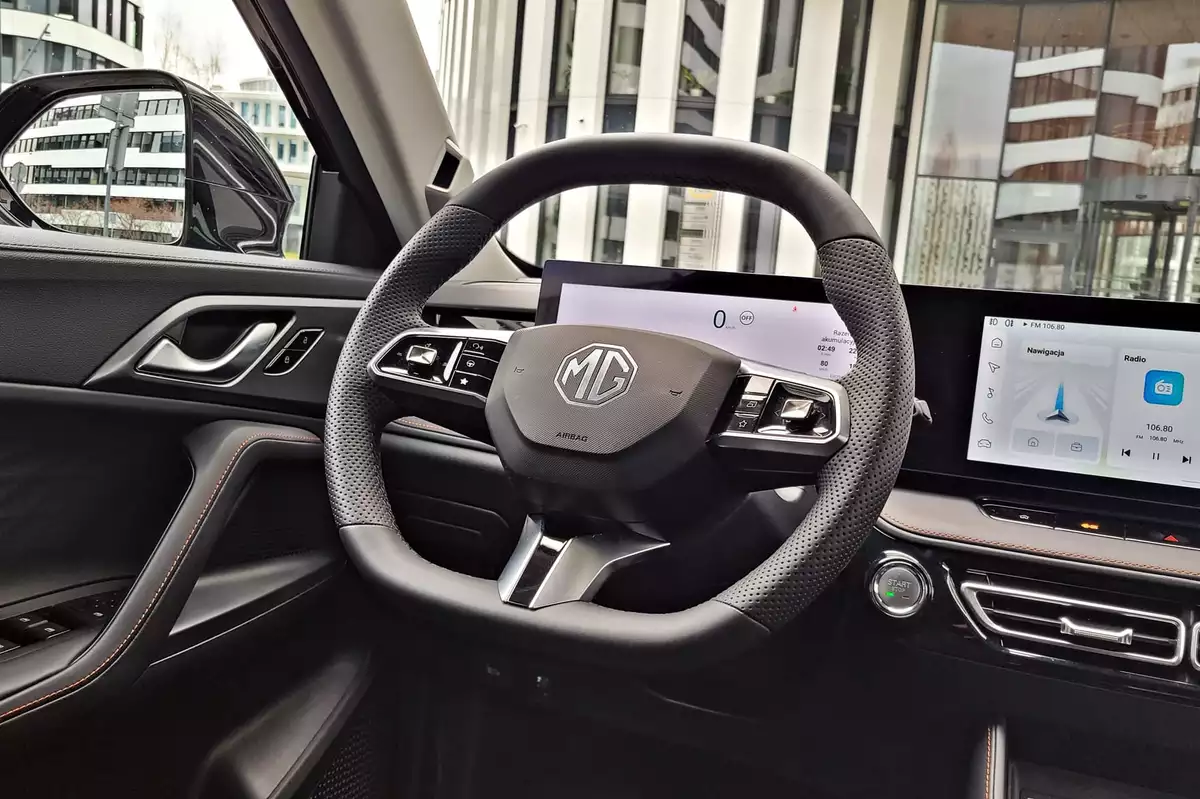 MG HS Excite | Wejście z przytupem