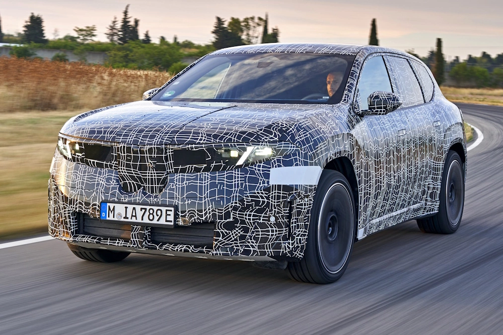 BMW iX3 nowej generacji. Pierwsze zdjęcia