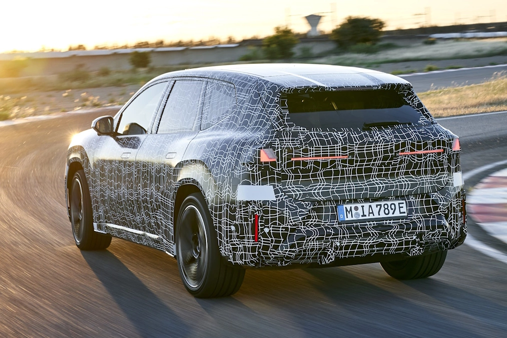 BMW iX3 nowej generacji. Pierwsze zdjęcia