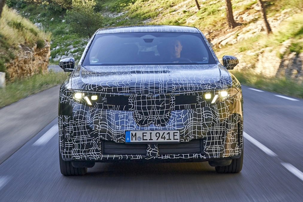 BMW iX3 nowej generacji. Pierwsze zdjęcia