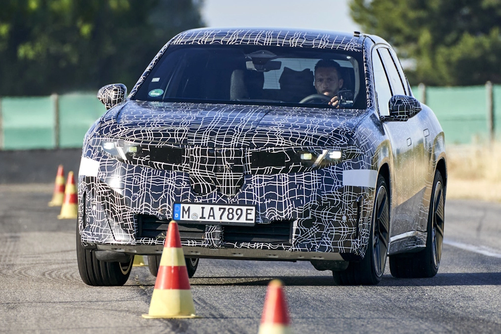BMW iX3 nowej generacji. Pierwsze zdjęcia