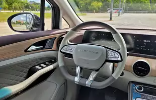 Forthing U-Tour | To prawdziwy jacht na kołach