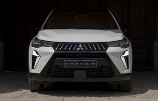 Mitsubishi Grandis oficjalnie. To kopia Renault