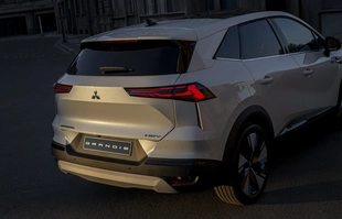 Mitsubishi Grandis oficjalnie. To kopia Renault