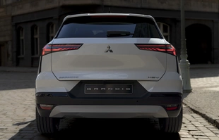 Mitsubishi Grandis oficjalnie. To kopia Renault