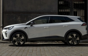 Mitsubishi Grandis oficjalnie. To kopia Renault