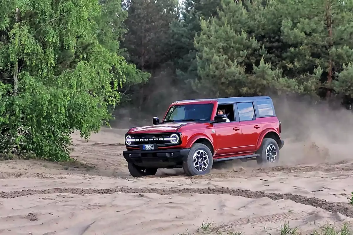 Ford Bronco Outer Banks | Próba ucywilizowania terenówki