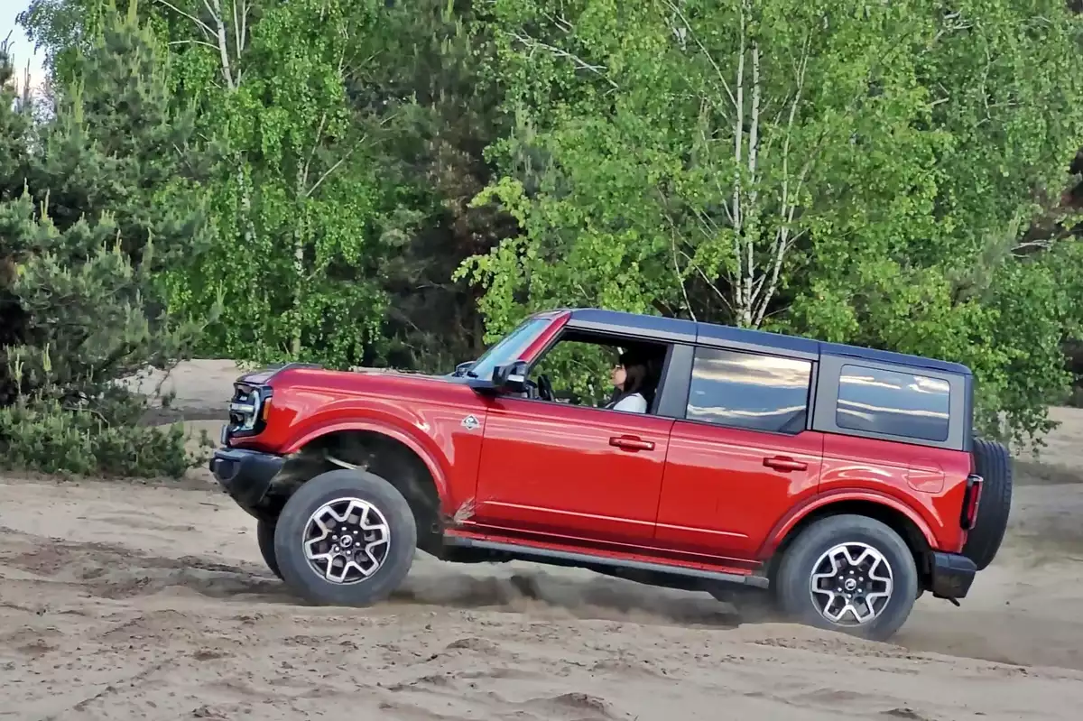 Ford Bronco Outer Banks | Próba ucywilizowania terenówki