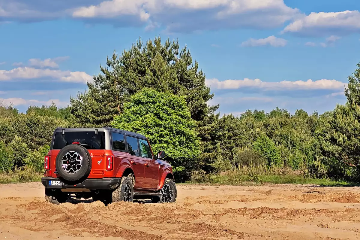 Ford Bronco Outer Banks | Próba ucywilizowania terenówki