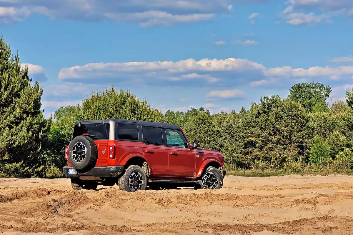 Ford Bronco Outer Banks | Próba ucywilizowania terenówki