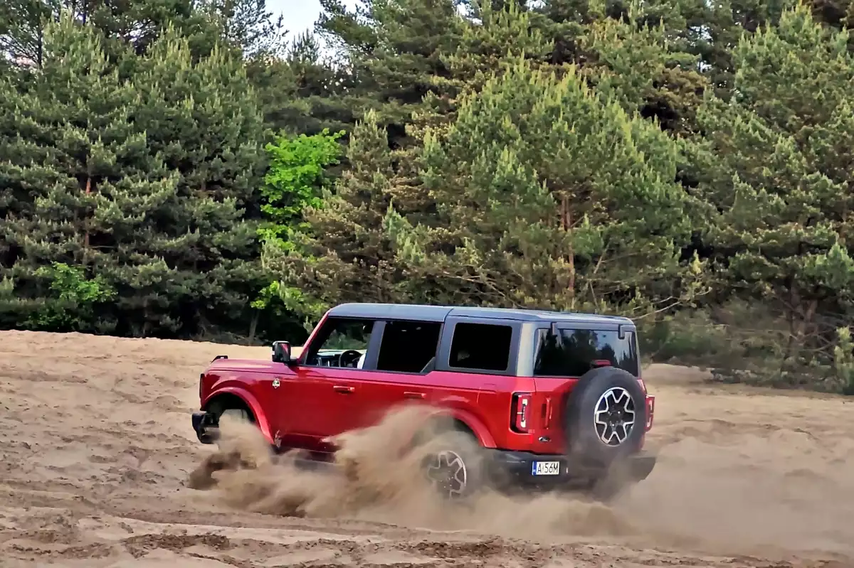 Ford Bronco Outer Banks | Próba ucywilizowania terenówki