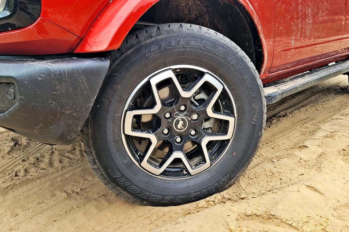Ford Bronco Outer Banks | Próba ucywilizowania terenówki
