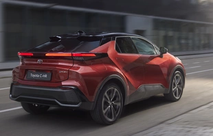 Toyota C-HR z nowym wyposażeniem i niższą ceną