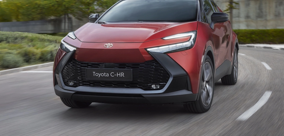 Toyota C-HR z nowym wyposażeniem i niższą ceną