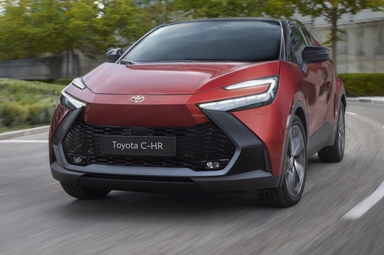 Toyota C-HR z nowym wyposażeniem i niższą ceną